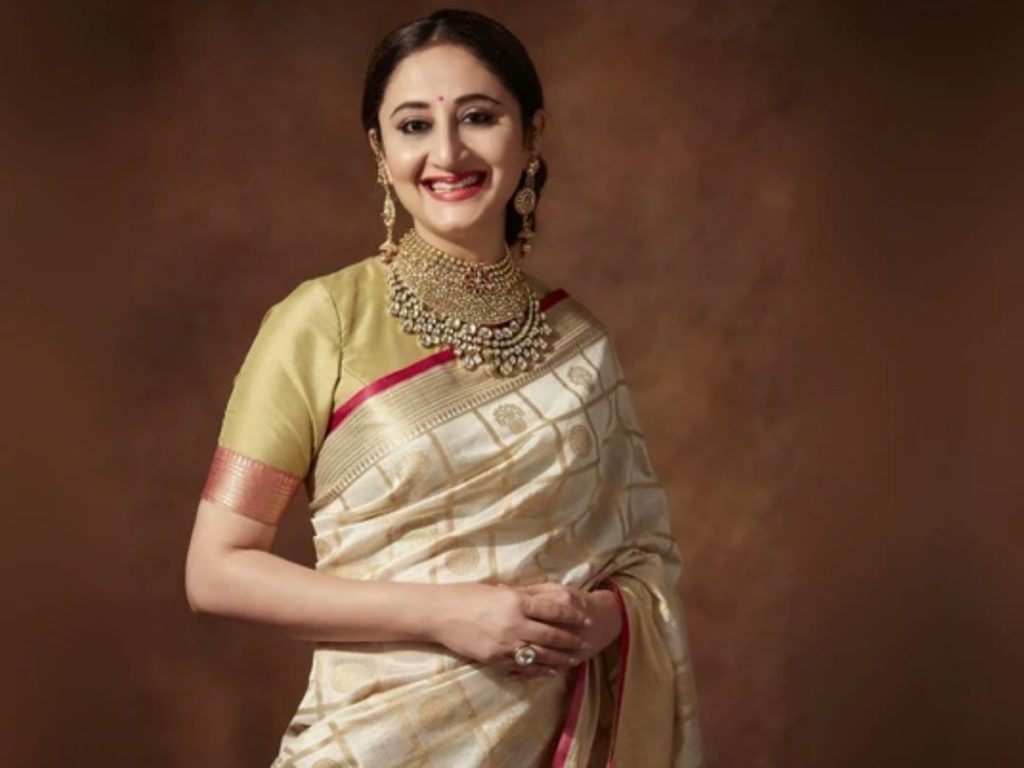 who is Gitikka Ganju Dhar - Photo Gallery