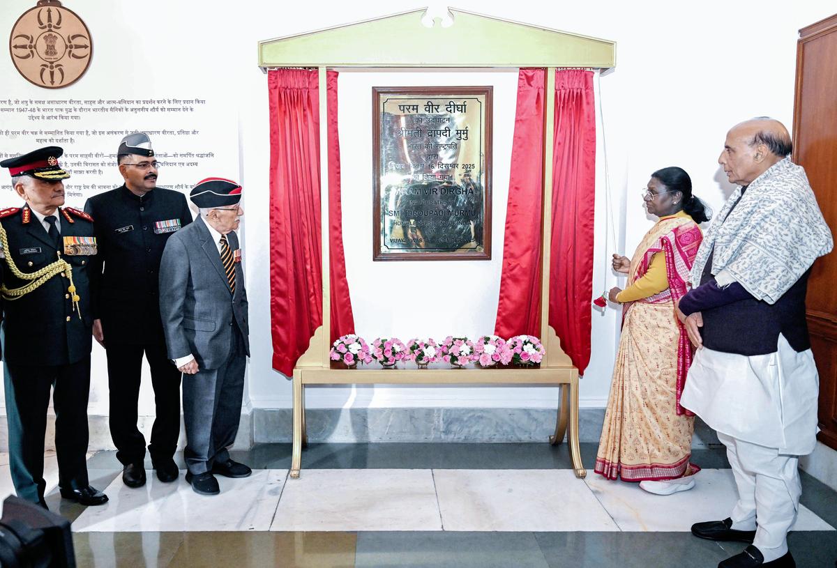 રાષ્ટ્રપતિ ભવનમાં બ્રિટિશ અધિકારીઓના ફોટા હટાવી દેશના 21 પરમવીર ચક્ર વિજેતાઓને મહત્વ આપાયું