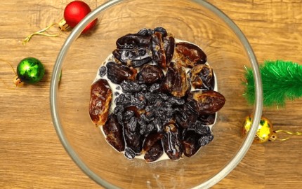 Soak Raisins and Date - Photo Gallery