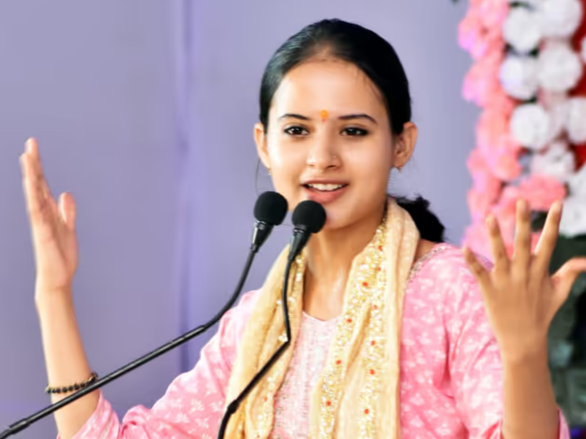 How Much Does Palak Mishra Charge For Conducting A Katha - Photo Gallery