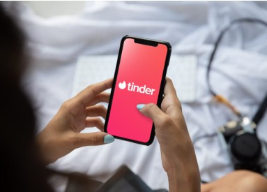 Tinder's Double Dating Feature - Photo Gallery