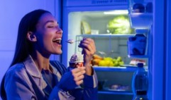 Eat yogurt at night and sleep - Photo Gallery