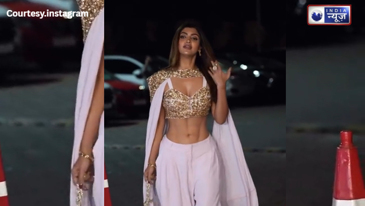 फिल्मी दुनिया में भूचाल! Akanksha Puri ने सिक्स पैक दिखाकर किया तूफानी कमबैक, दिया सबको खुला चैलेंज