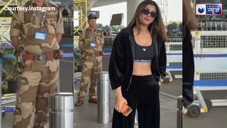 Airport बना ‘कयामत’ का अड्डा! Akanksha Puri ने फ्लॉन्ट किया अपना किलर फिगर, तस्वीरें देख फैंस के छूटे पसीने