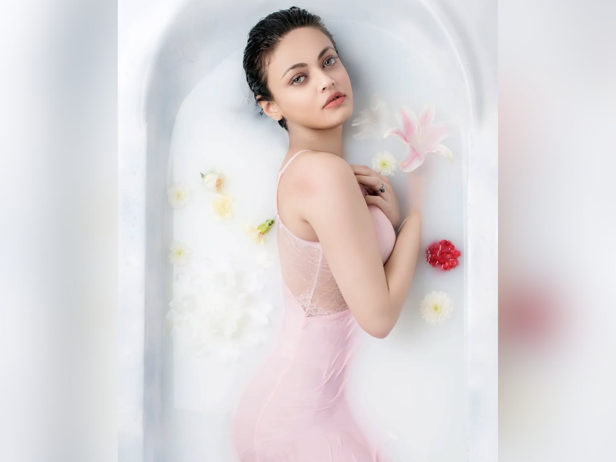 Today is Sneha Ullal's birthday - Photo Gallery