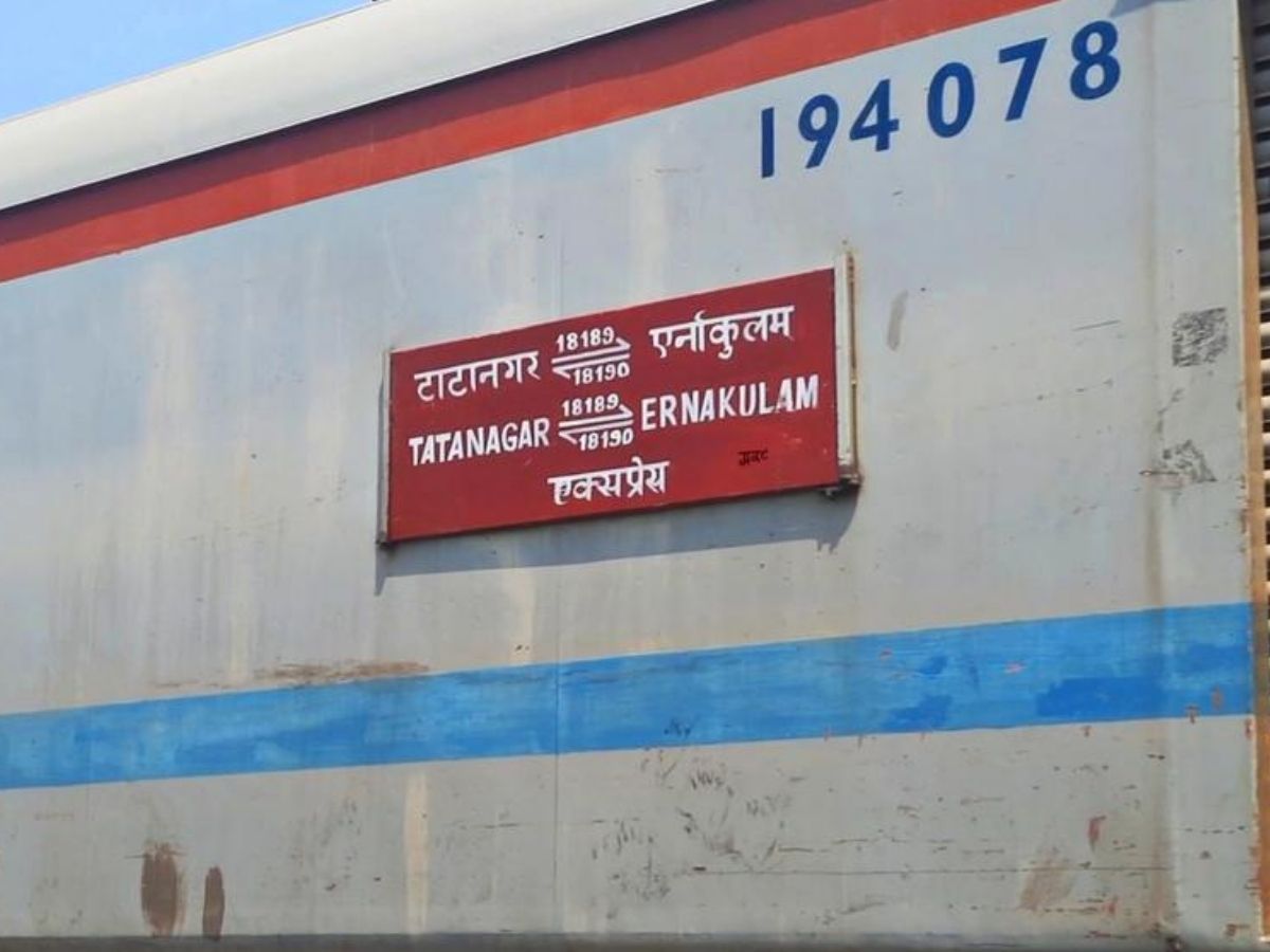 Andhra Pradesh Train Accident: आंध्र प्रदेश में भीषण ट्रेन हादसा, 2 कोच में आग लगने से मची अफरातफरी