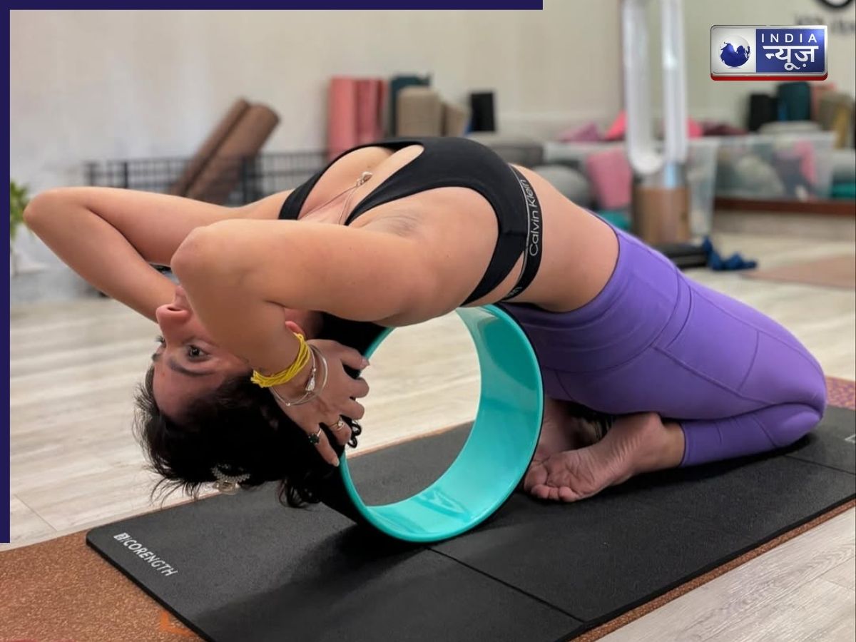 Anshuka Yoga: दिनभर की थकान और जकड़न को मिनटों में करे दूर, ये योग तरीका बदल देगा आपकी लाइफ