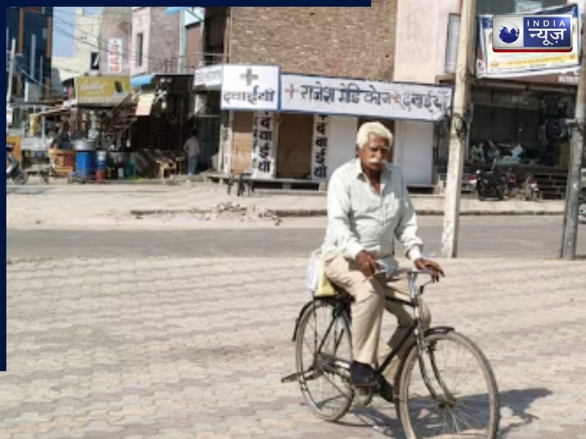 आखिर कौन हैं बीकानेर के डाकिया शंकरलाल जोशी? यहां जानें उनके ऊंट से डाक टिकट तक के रोमांचक सफर के बारे में