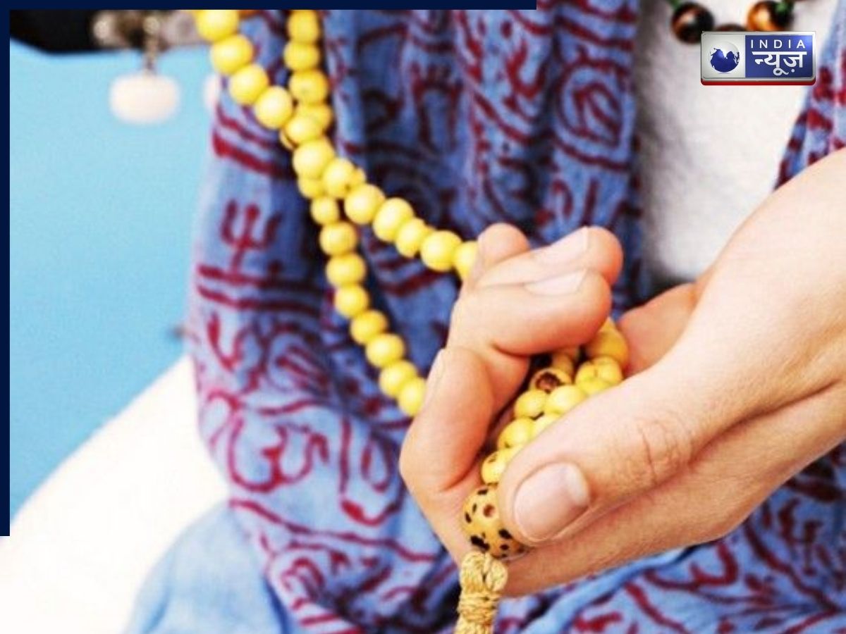 Digital Jaap Mala Trend: मोबाइल और गैजेट्स से हो रहा मंत्र जाप, युवाओं में डिजिटल जाप माला का बढ़ता चलन,आखिर क्या है ये नया भक्ति ट्रेंड?