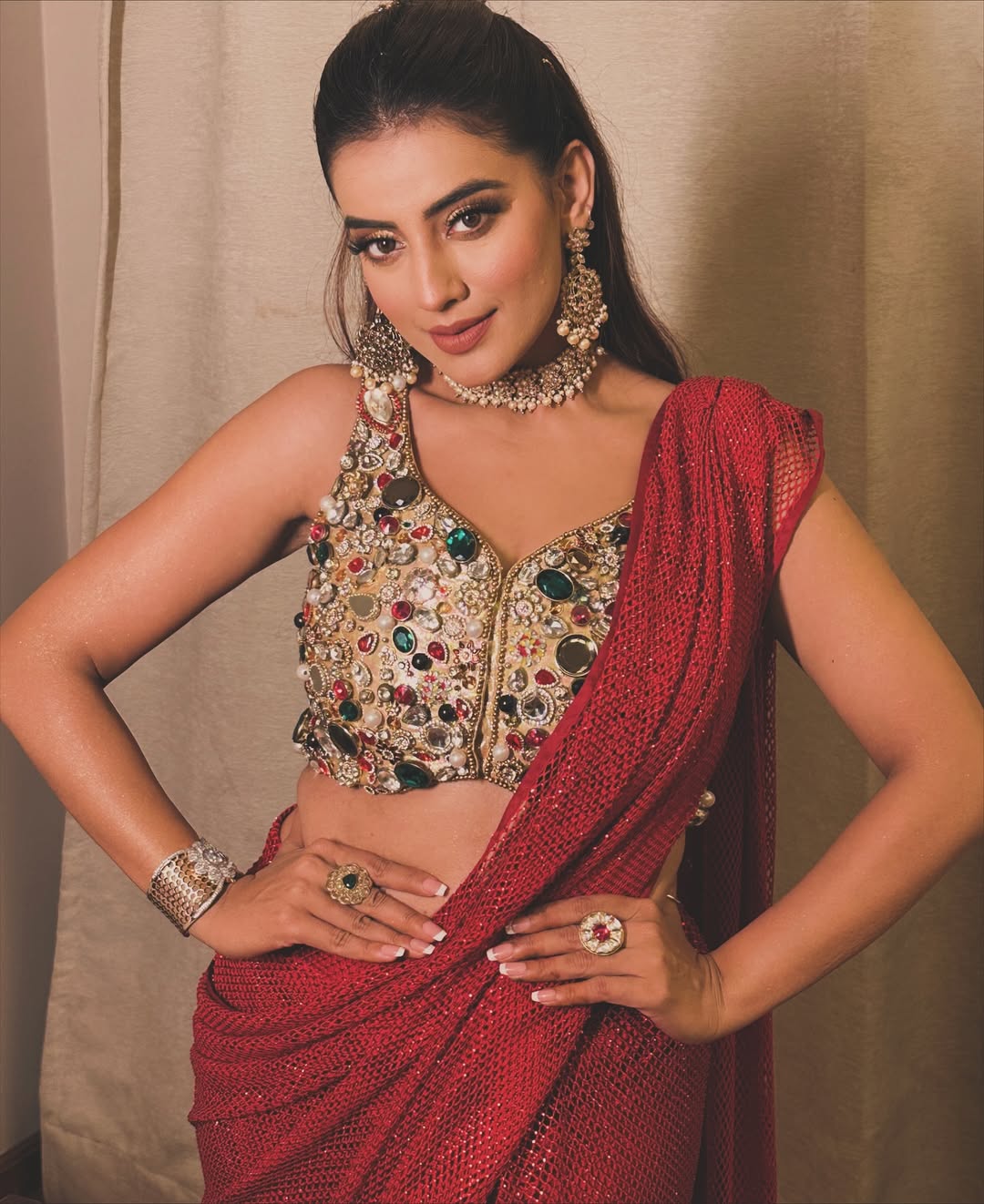 Dil bhi laal outfit bhi laal vibe to obvious hai Styled by stylebykhushbooOu Dil bhi laal outfit bhi laal vibe to obvious hai Styled by stylebykhushbooOu