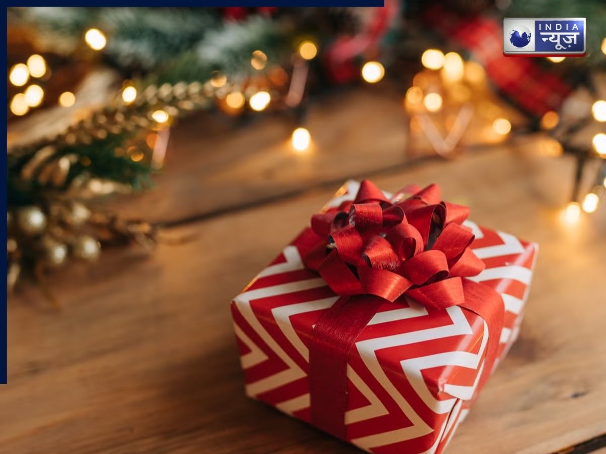 Christmas 2025 Gift Ideas: क्रिसमस पर अपने दोस्तों या परिवारवालों को दें ये खास गिफ्ट, जेब पर भी नहीं पड़ेगा असर - Gallery Image