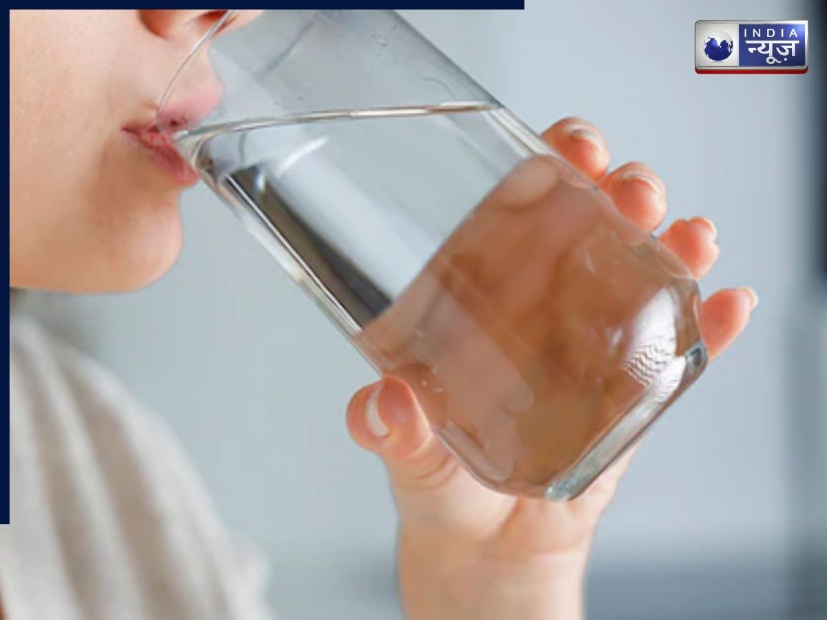 सुबह खाली पेट कितना पानी पीना फायदेमंद, जानें फायदे और इससे जुड़ी ध्यान रखने वाली बातें