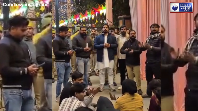 High Voltage क्लेश! धर्मांतरण का शक या सिर्फ पब्लिसिटी स्टंट? बरेली में चर्च के बाहर चढ़ा भक्ति का पारा…