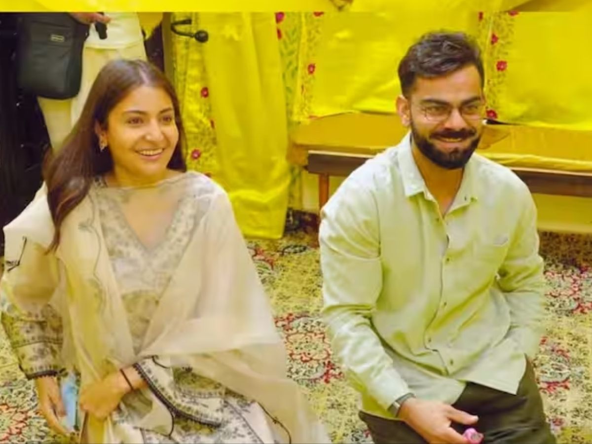 Celebrities Who visited Premanand Ji: अनुष्का-विराट से तान्या मित्तल तक, इन फेमस सेलेब्स ने लिया प्रेमानंद जी महाराज का आशीर्वाद - Gallery Image