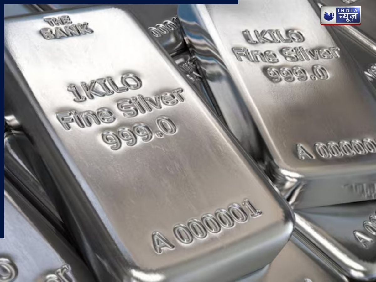 Silver Prices Crash: चांदी में बड़ी गिरावट, 1 घंटे में 21,500 रुपये गिरी कीमत, रिकॉर्ड ऊंचाई से औंधे मुंह गिरा भाव