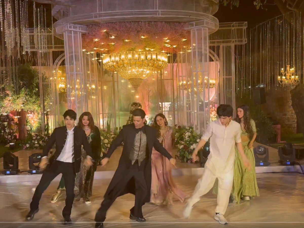 hritik roshan dance with his kids - Photo Gallery