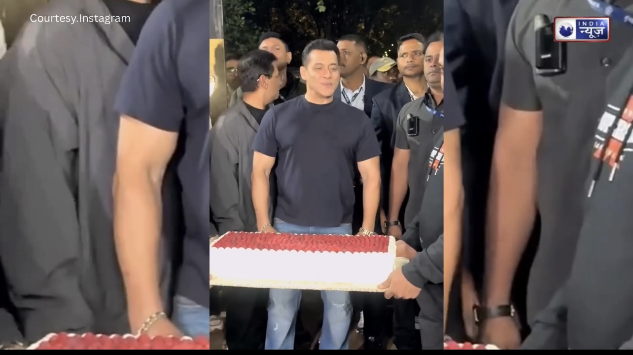 60 के हुए Salman khan: एक्टर ने पनवेल फार्महाउस पर पैपराजी के साथ काटा केक!