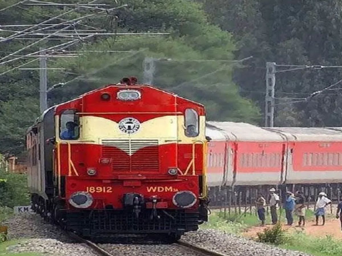 Railway News: आसान हो गया देशभर में रेलवे से सफर करना, चलेंगी 138 स्पेशल ट्रेनें; फटाफट नोट कर लें लिस्ट