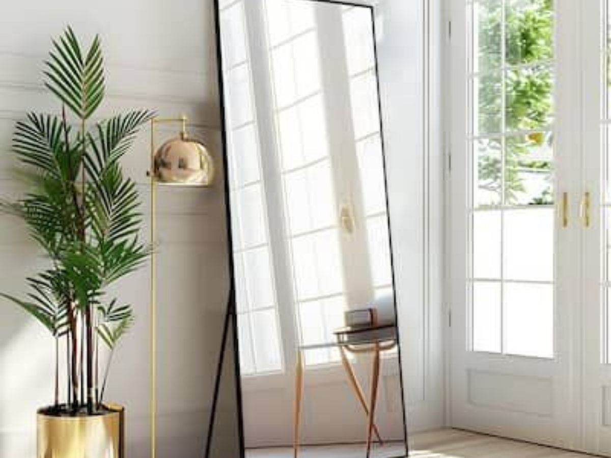 South-East Mirror Increases Expenses - Photo Gallery