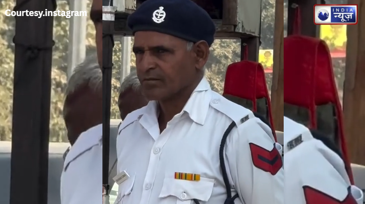 कलाकारी ऐसी कि जीत लिया दिल! ऑन-ड्यूटी पुलिसवाले का बनाया लाइव स्केच, यादगार तोहफा देख दंग रह गए अधिकारी