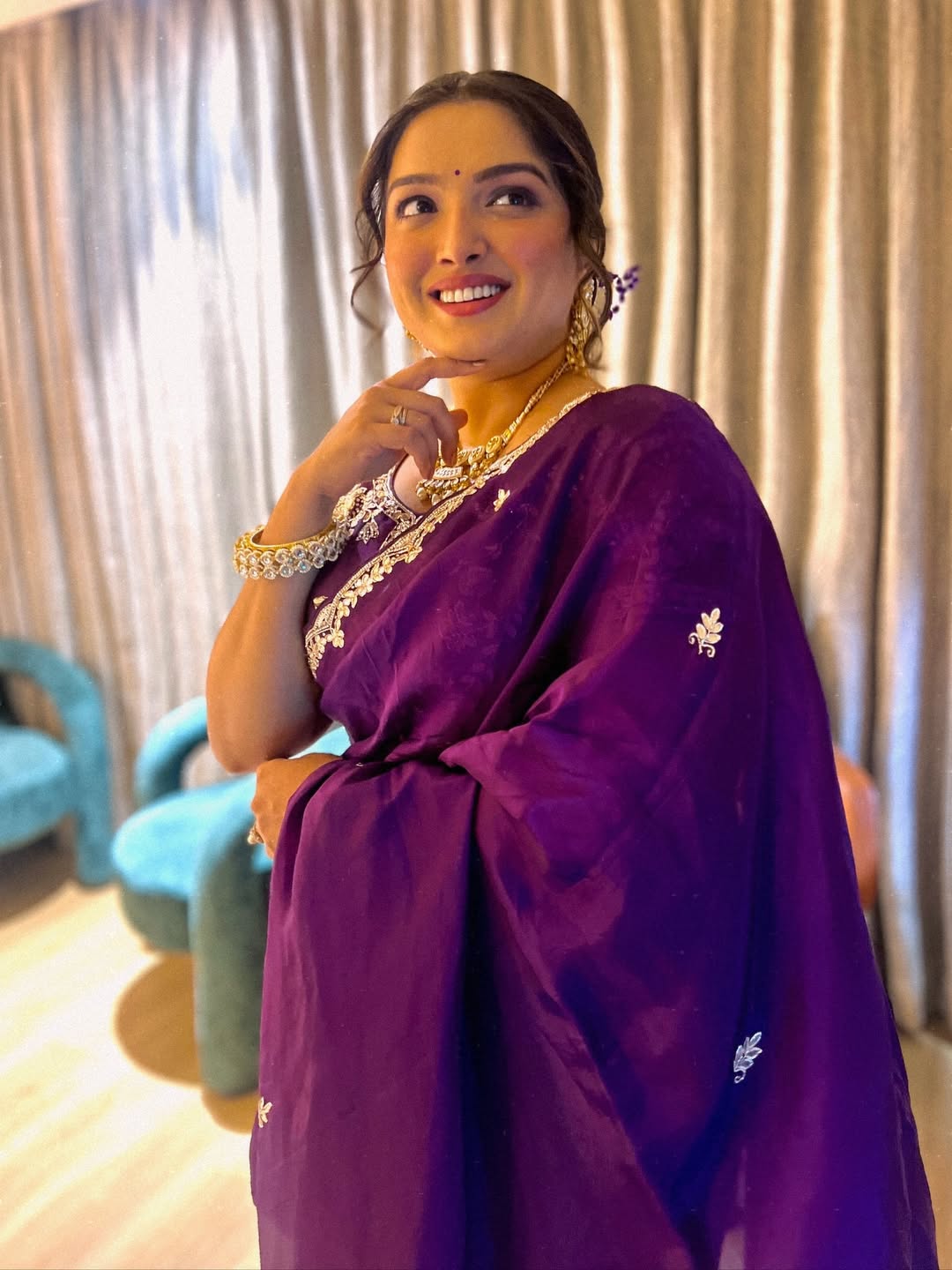 Love yourself firstand everything else falls in line Blurry but beautiful rammakeup Love yourself firstand everything else falls in line Blurry but beautiful rammakeup