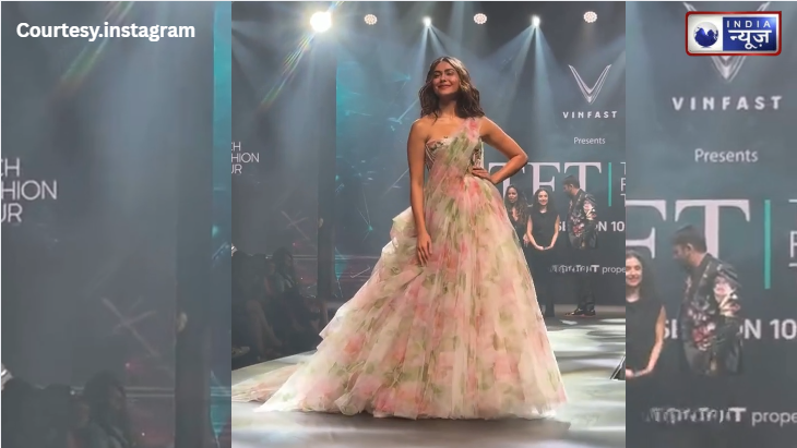 धरती पर उतरी स्वर्ग की अप्सरा! फ्लोरल गाउन में Mrunal Thakur ने Ramp पर बिखेरा जलवा, खूबसूरती देख थमीं धड़कनें