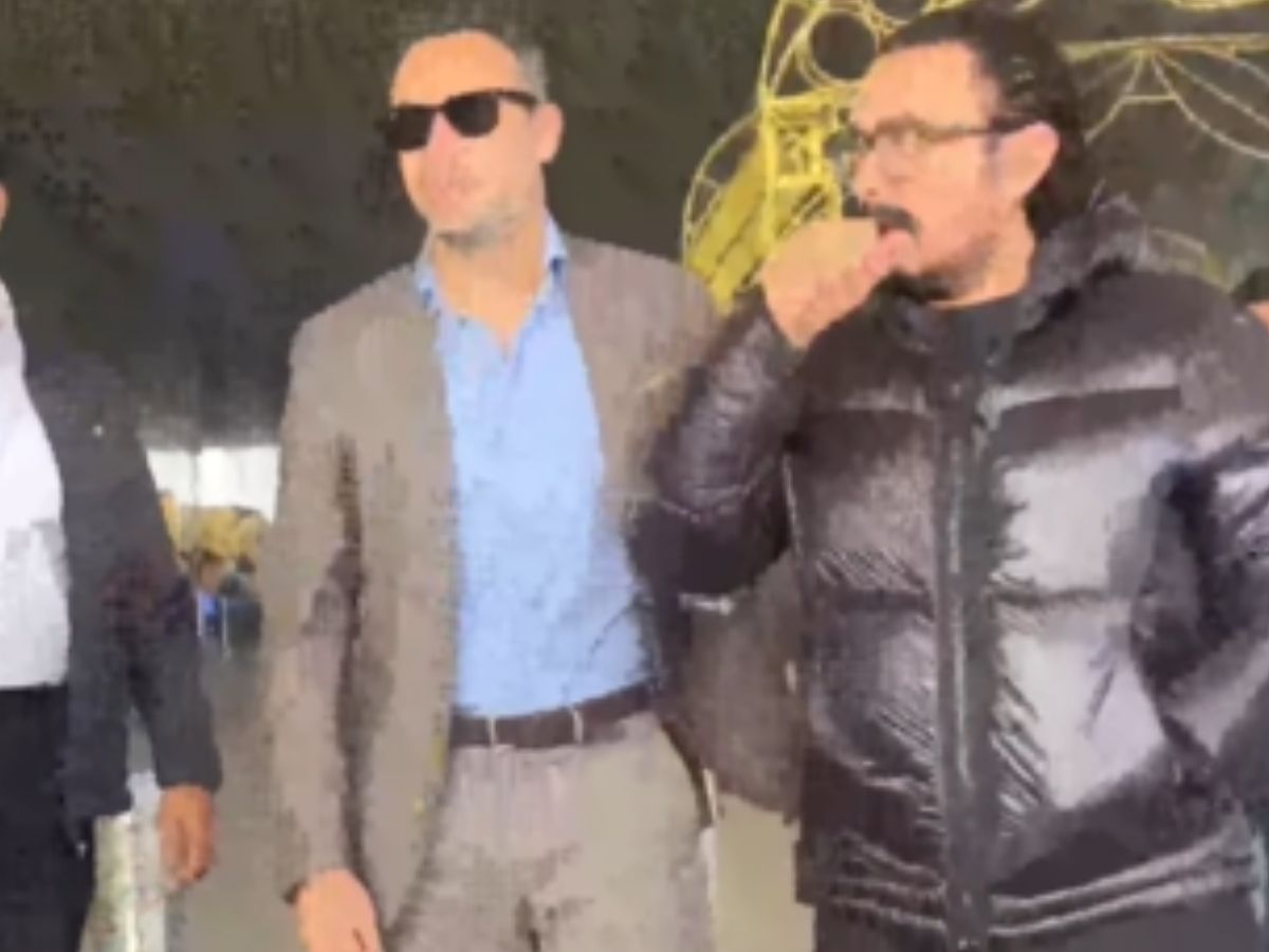 Aamir Khan steps out with nephew Imran Khan - Photo Gallery