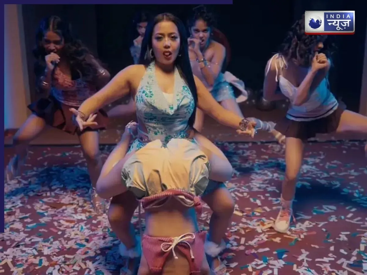 क्या K-pop को कॉपी कर रही है नेहा कक्कड़? ‘कैंडी शॉप’को लेकर ट्रोल हुईं नेहा कक्कड़, लोगों ने लगाया देश की संस्कृति को खराब करने का आरोप