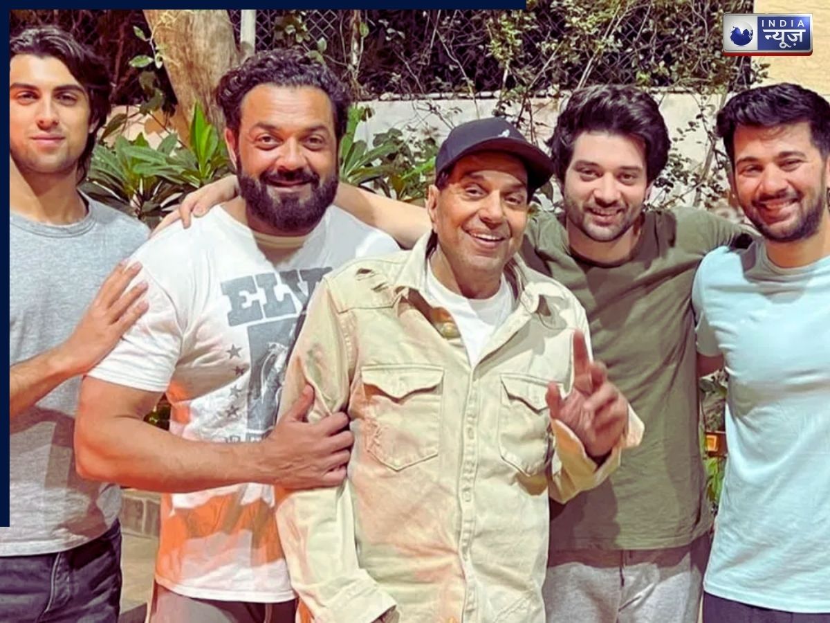 Dharmendra Grandson Compare: धर्मेंद्र और उनके पोतों की सोशल मीडिया पर अचानक क्यों होने लगी चर्चा, क्या है फैंस के मन की बात?