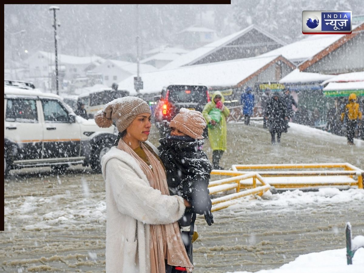Kashmir  Snowfall increase number of tourists - Photo Gallery