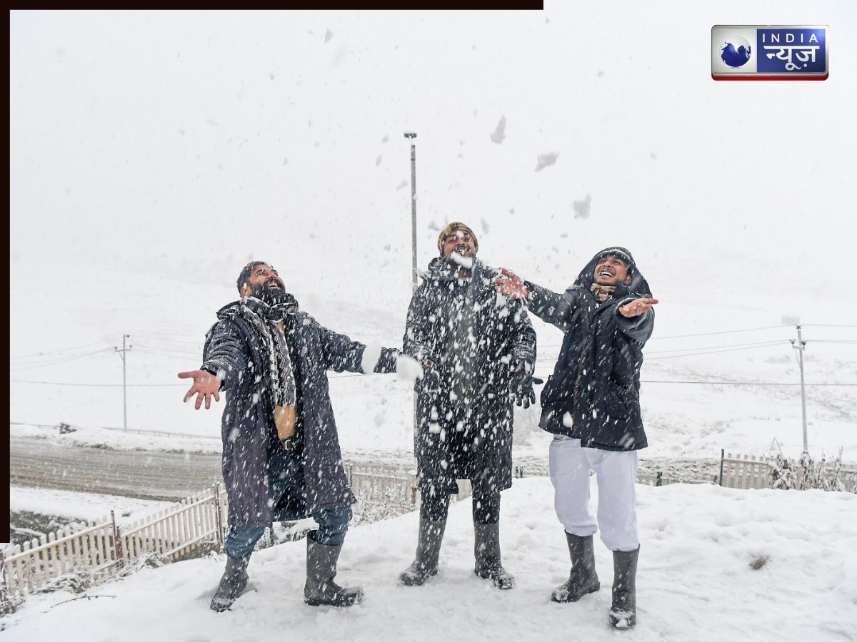 What do tour operators in Pahalgam have to say about the Kashmir snowfall? - Photo Gallery
