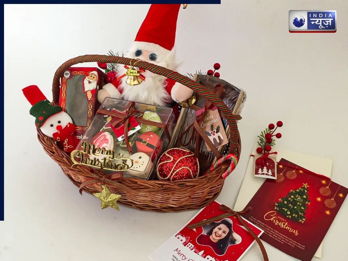 Christmas 2025 Gift Ideas: क्रिसमस पर अपने दोस्तों या परिवारवालों को दें ये खास गिफ्ट, जेब पर भी नहीं पड़ेगा असर