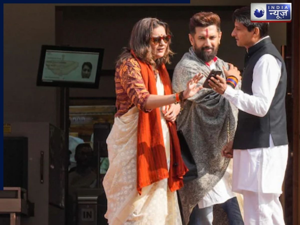 Chirag Paswan, Priyanka Chaturvedi, and Deepender Hooda are looking at one phone - Photo Gallery