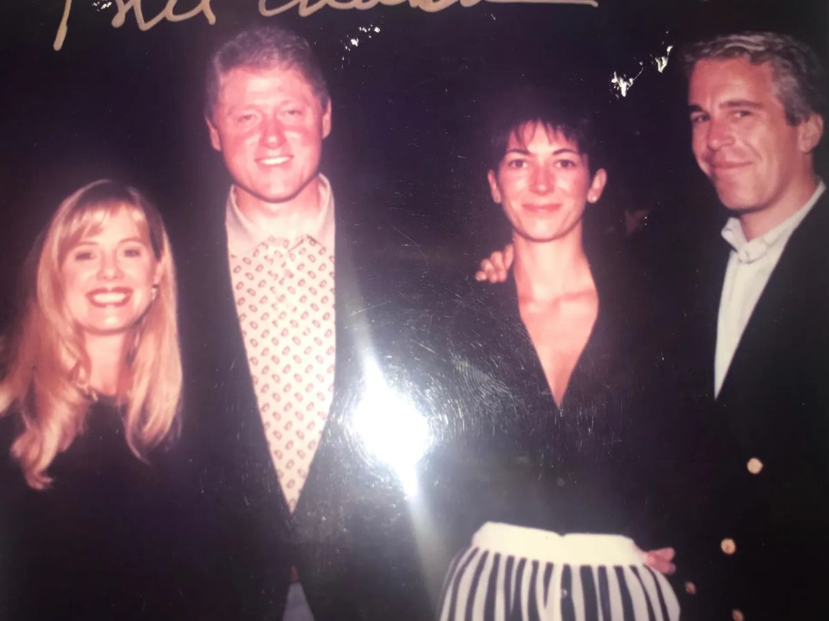 Republicans Renew Pressure on Clintons - Photo Gallery