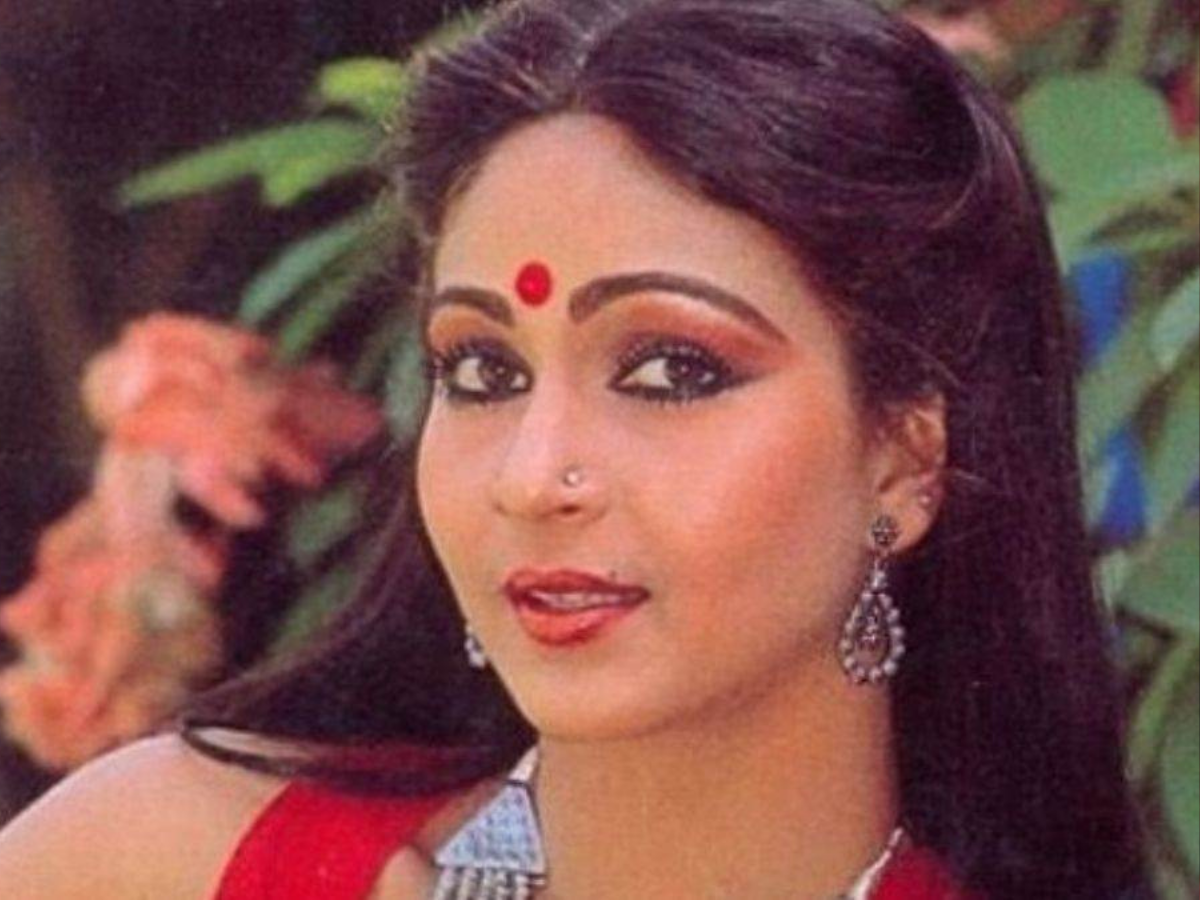 Rati Agnihotri की वो सुपरहिट लव स्टोरी फिल्म, जिसने रचा था इतिहास…. थिएटर पर देखने के बाद कई प्रेमी जोड़ों ने की आत्महत्या