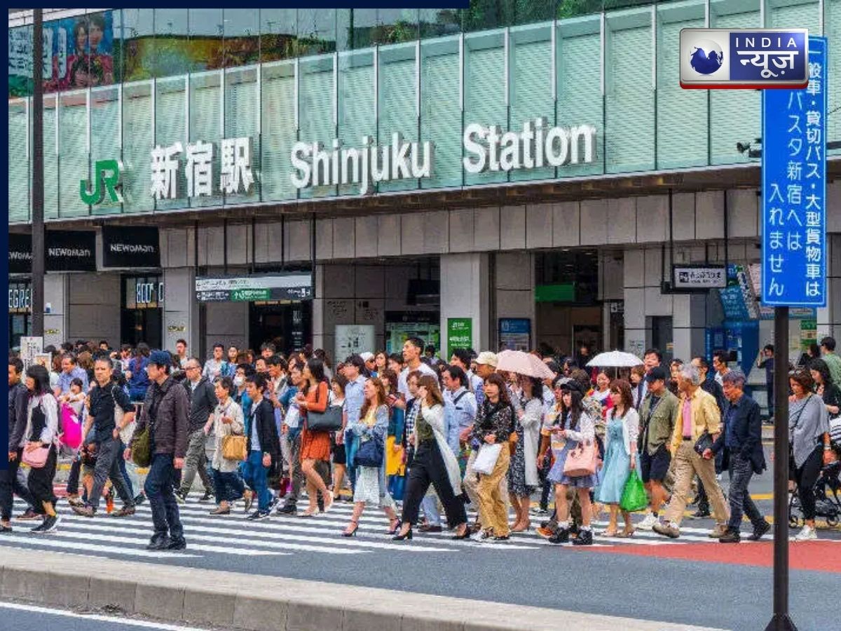 Shinjuku Station Platforms and Gates - Photo Gallery