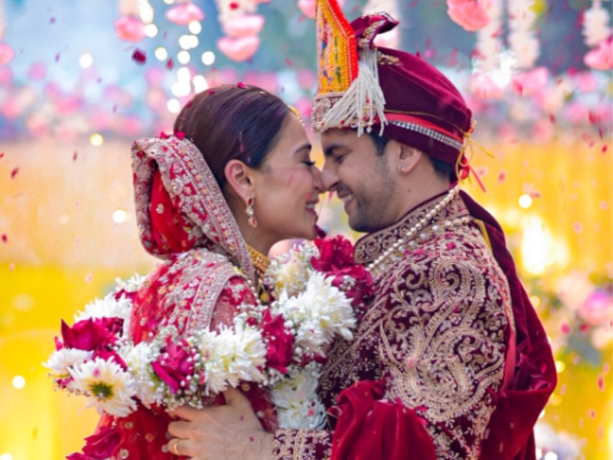 Sara Khan Red Lehenga - Photo Gallery