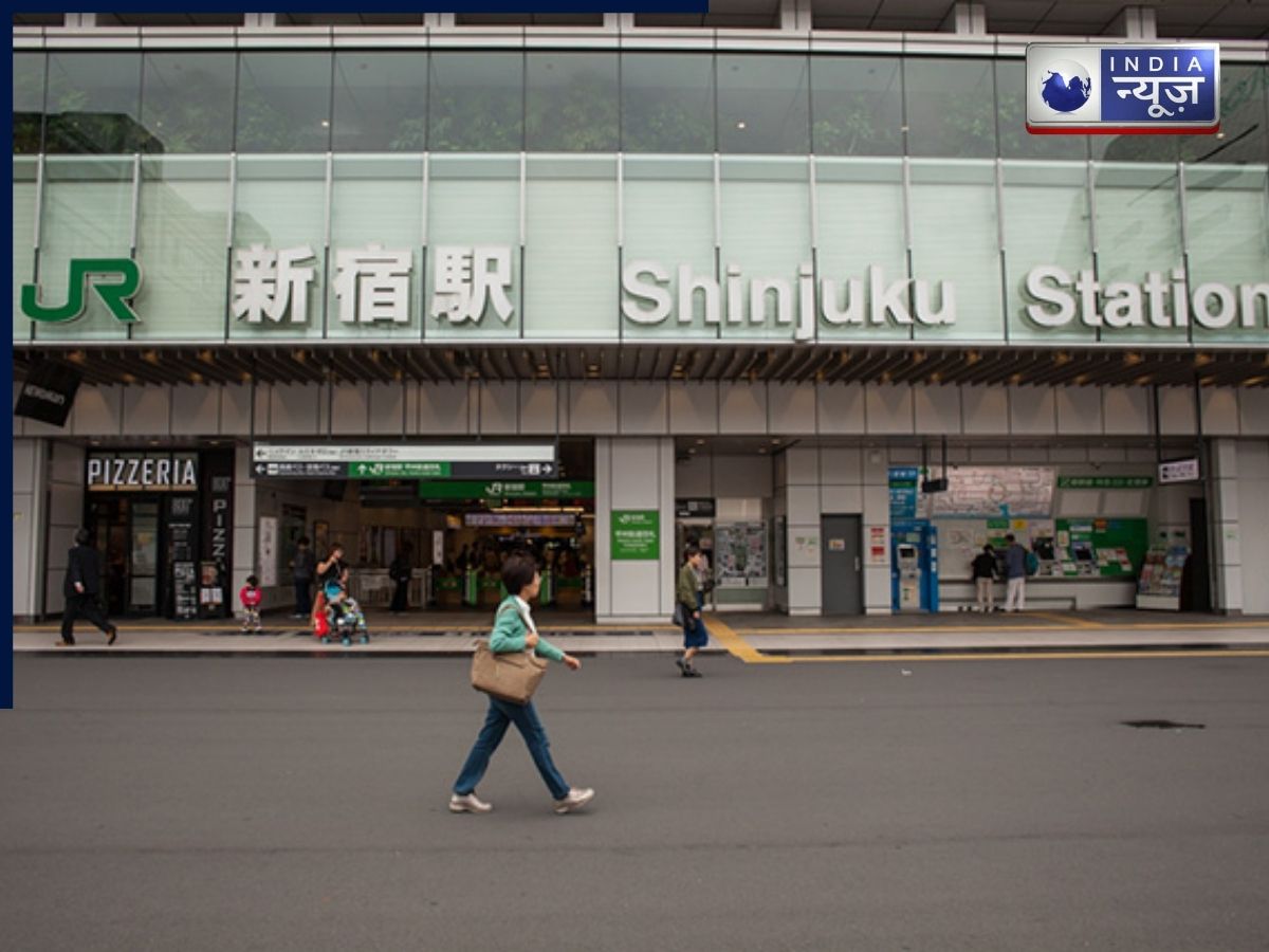 Shinjuku Station Platforms and Gates - Photo Gallery
