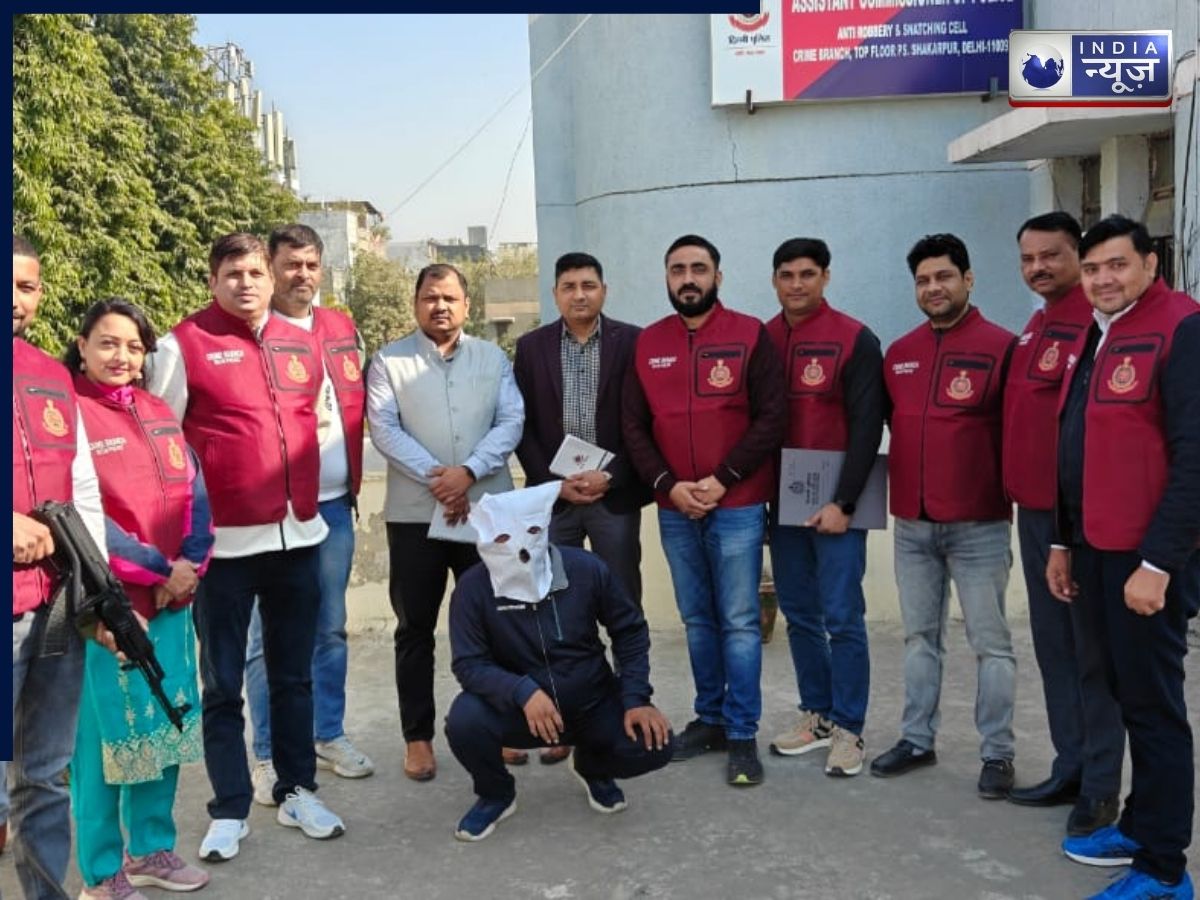 दिल्ली क्राइम ब्रांच को मिली बड़ी सफलता, ब्लैकमेलिंग और फर्जी स्टिकर रैकेट का किया भंडाफोड़
