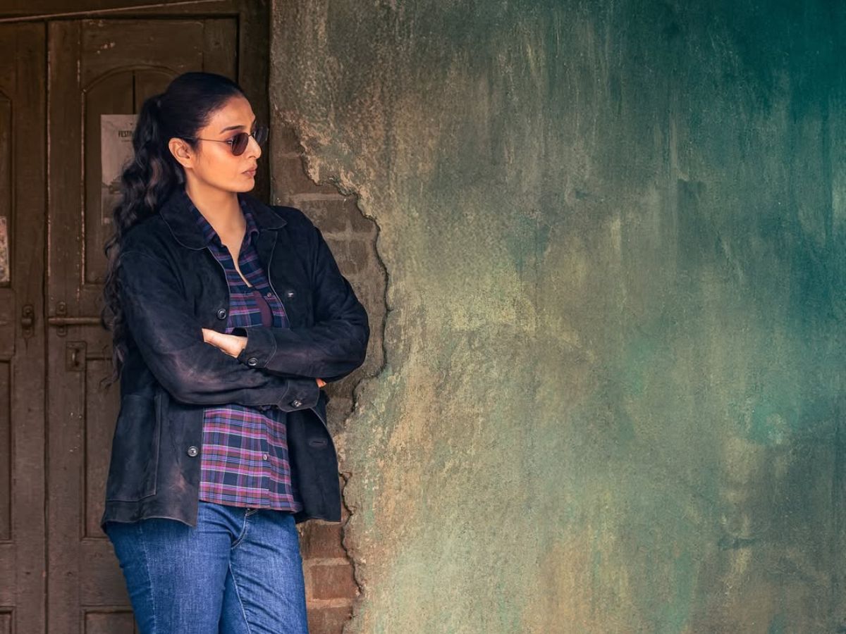 Tabu as Ruthless Soft-Faced Villain - Photo Gallery