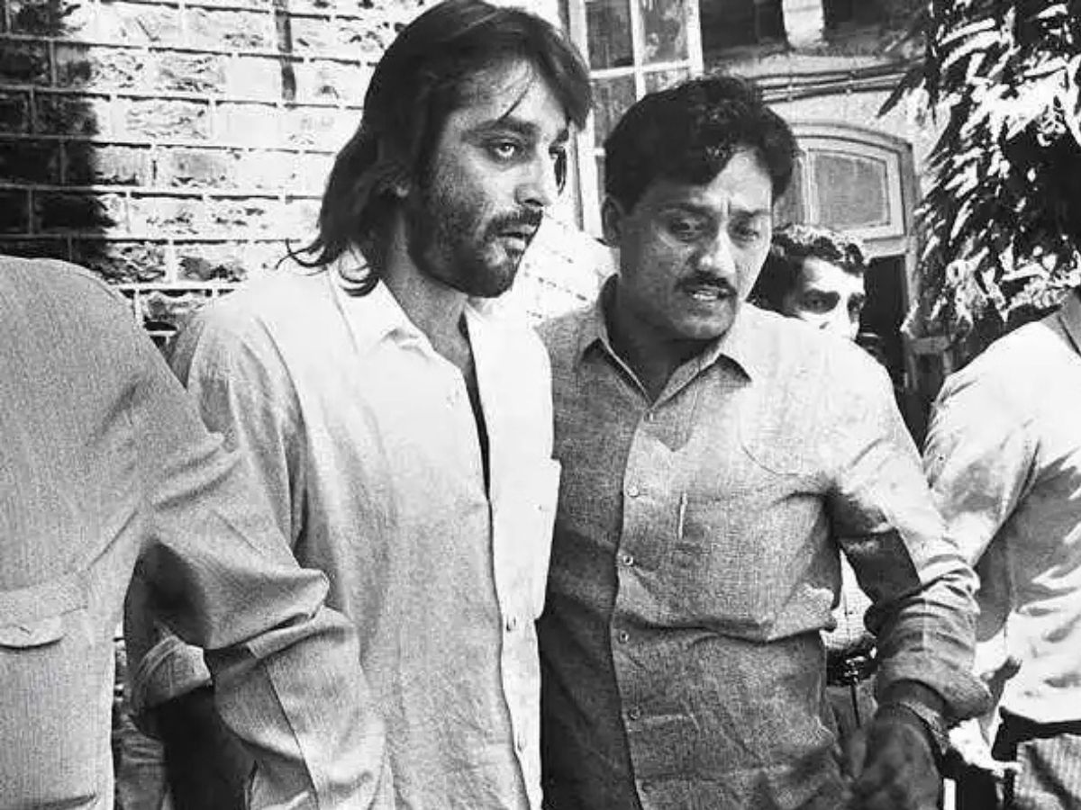 ‘गलती हो गई पापा’, संजय दत्त की ऐसी हालत देख सुन्न पड़ गए थे सुनील दत्त, IPS ऑफिसर ने सुनाया 1993 ब्लास्ट से जुड़ा किस्सा