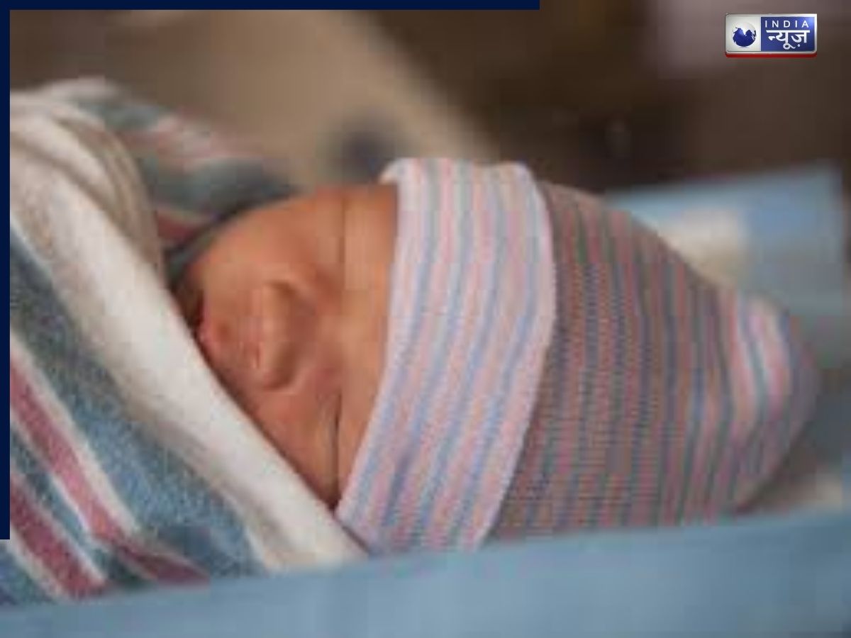 सर्दी में बच्चों को मोजे-टोपी पहनाकर सुलाना सही या गलत? 90 फीसदी महिलाएं करती हैं गलती, हो सकता है ये जोखिम