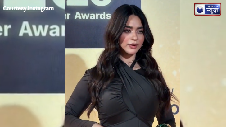 Soundarya Sharma ने ब्लैक ड्रेस में गिराई हुस्न की बिजली! कातिल अदाओं से फैंस को कर दिया ब्लैकआउट