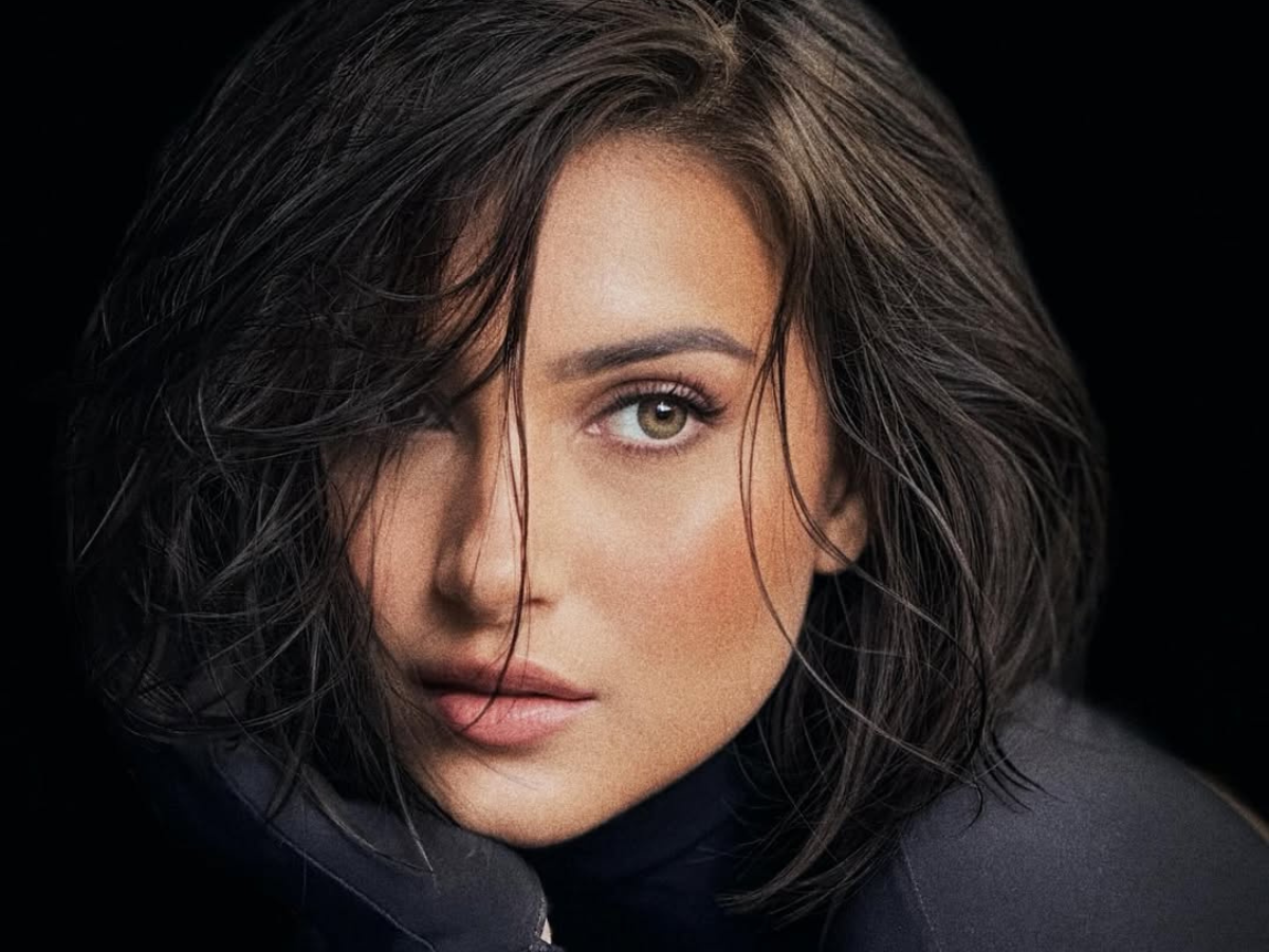 बॉलीवुड सेलेब्स जिनके मिनिमलिज़्म लुक हैं बेहद खास - Gallery Image