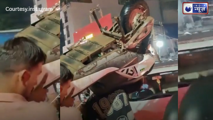 ट्रैफिक की ऐसी की तैसी! जब हरियाणवी ताऊ का पारा चढ़ा, तो स्कूटी को ही बना लिया ‘हैंडबैग’, देखें वीडियो