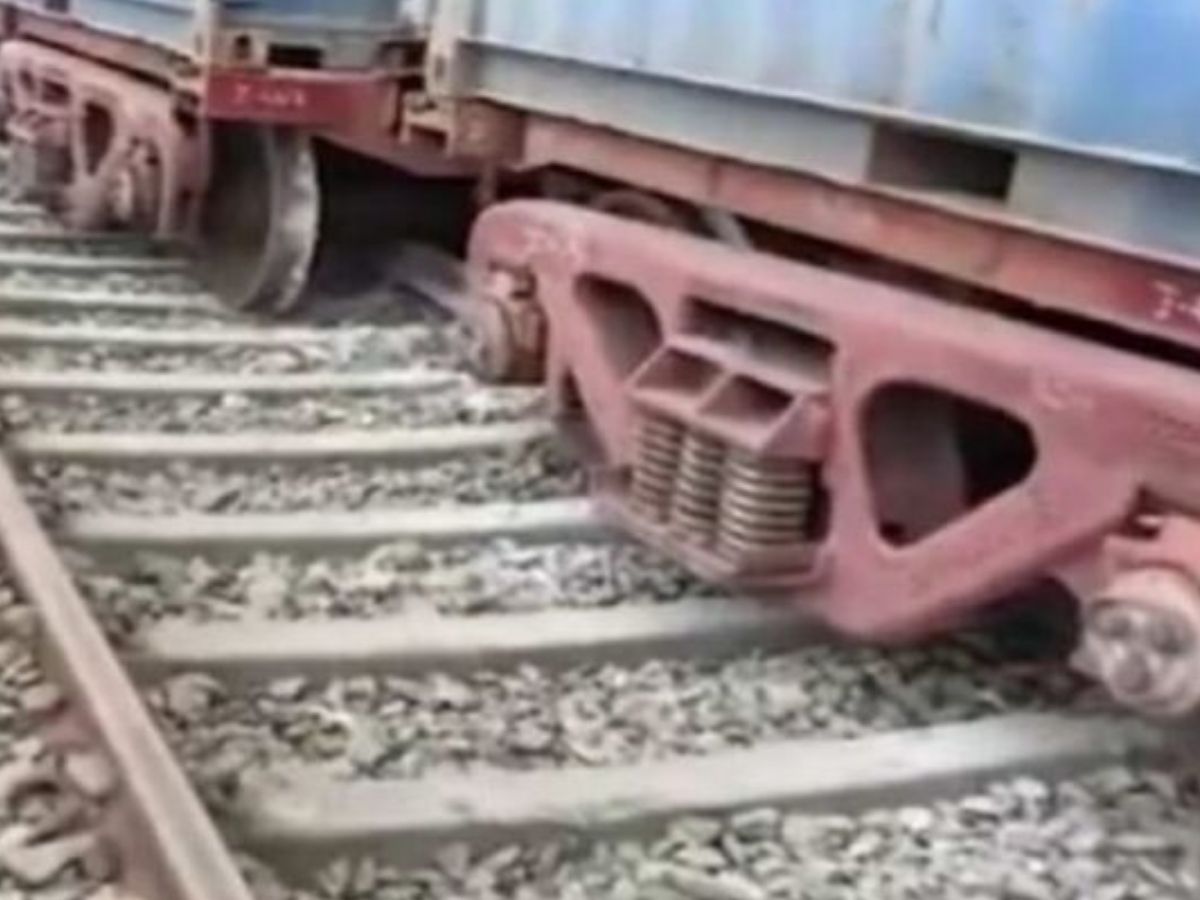 Assam Rajdhani Express Accident: असम में 8 हाथियों से टकरा गई तेज रफ्तार ट्रेन, इंजन समेत 5 कोच पटरी से उतरे; दिल्ली-यूपी तक दिखा असर