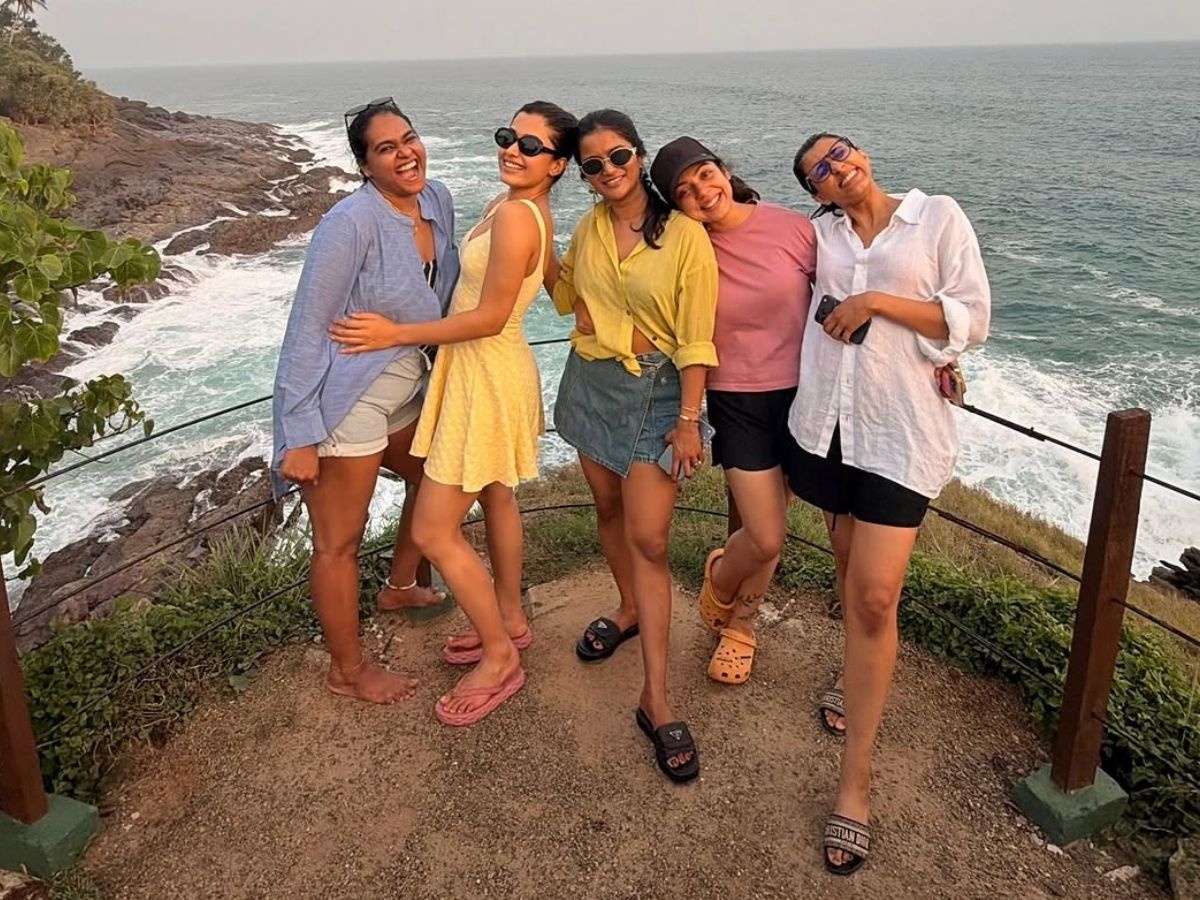 Rashmika Mandanna shared pictures with her girl gang - Photo Gallery