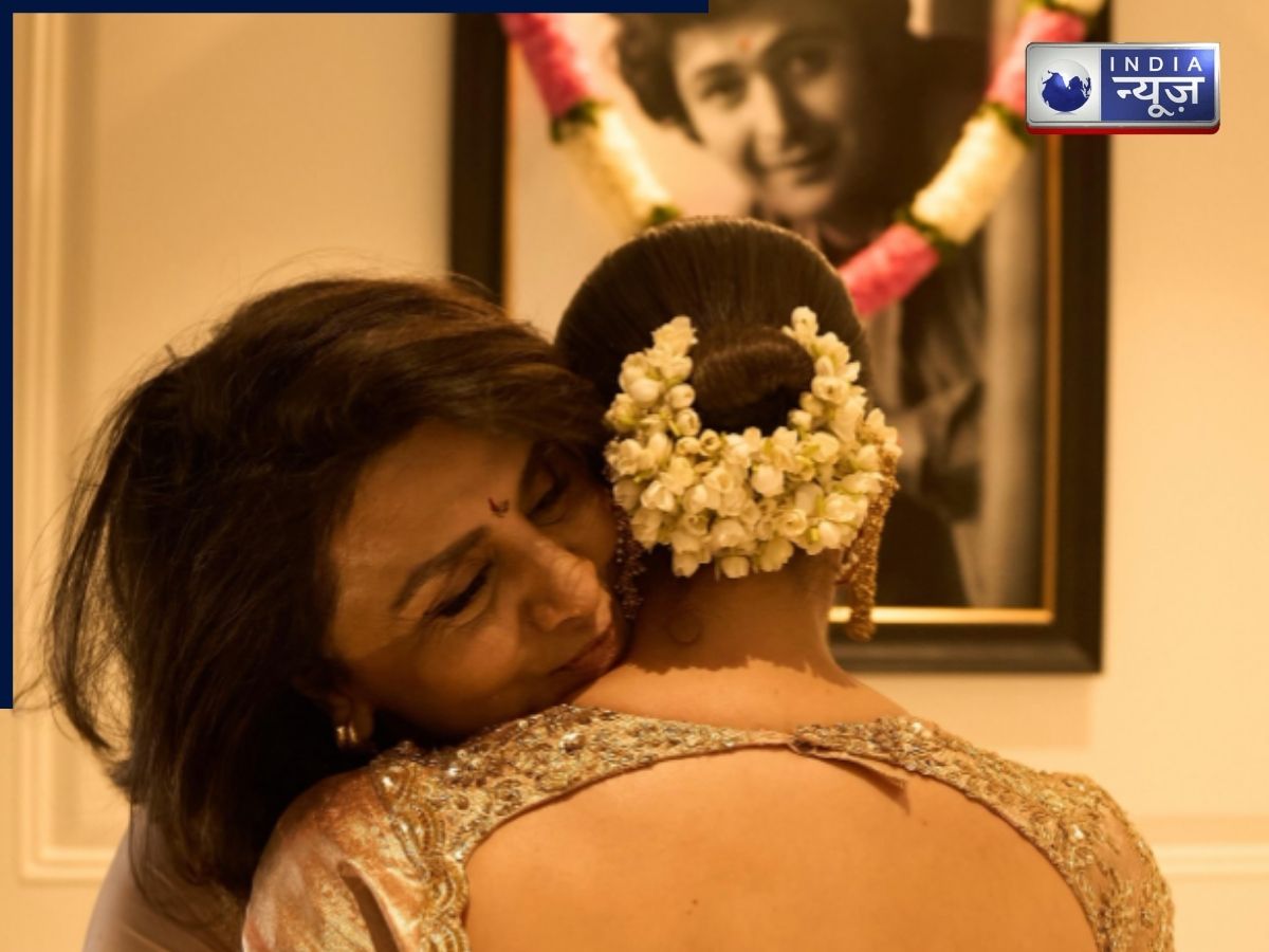 Alia Bhatt With Neetu - Photo Gallery