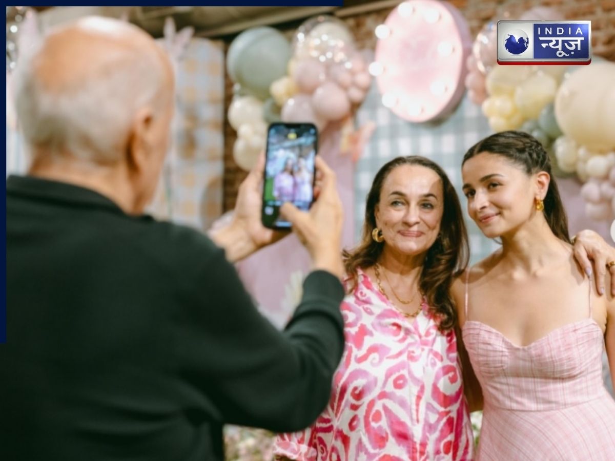 Alia Bhatt With Mother Soni Razdan - Photo Gallery
