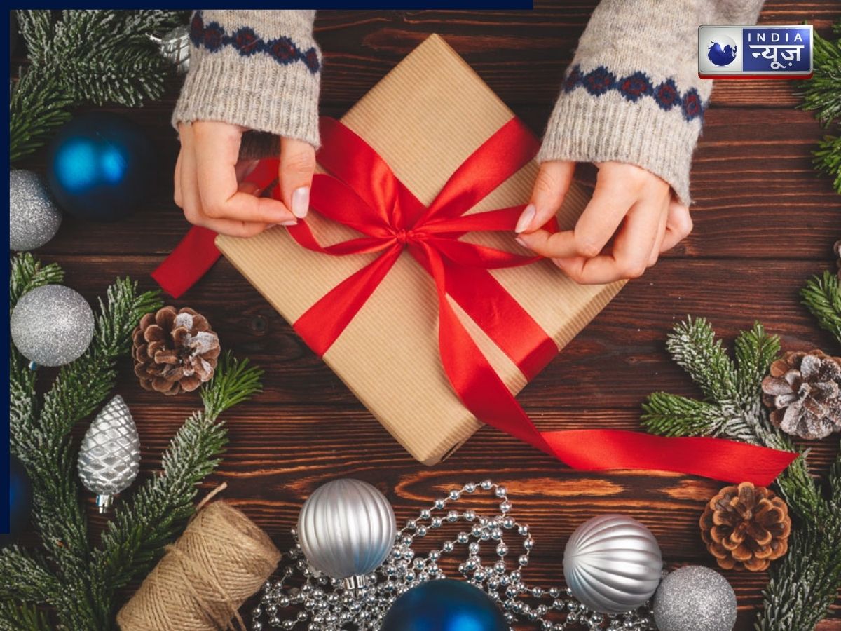 Christmas 2025 Gift Ideas: क्रिसमस पर अपने दोस्तों या परिवारवालों को दें ये खास गिफ्ट, जेब पर भी नहीं पड़ेगा असर - Gallery Image